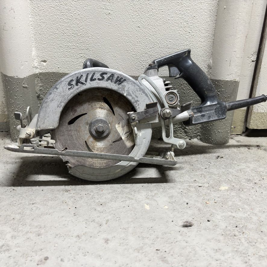 Skilsaw Classic Worm Drive Circular Saw