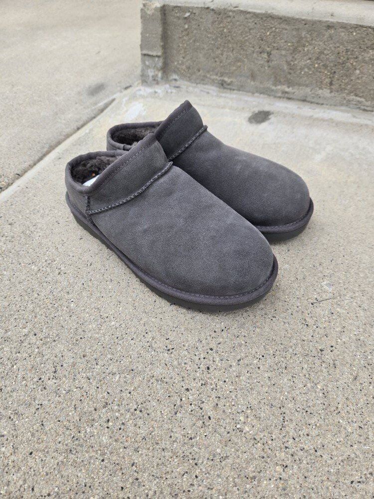 BRAND NEW women's UGGS