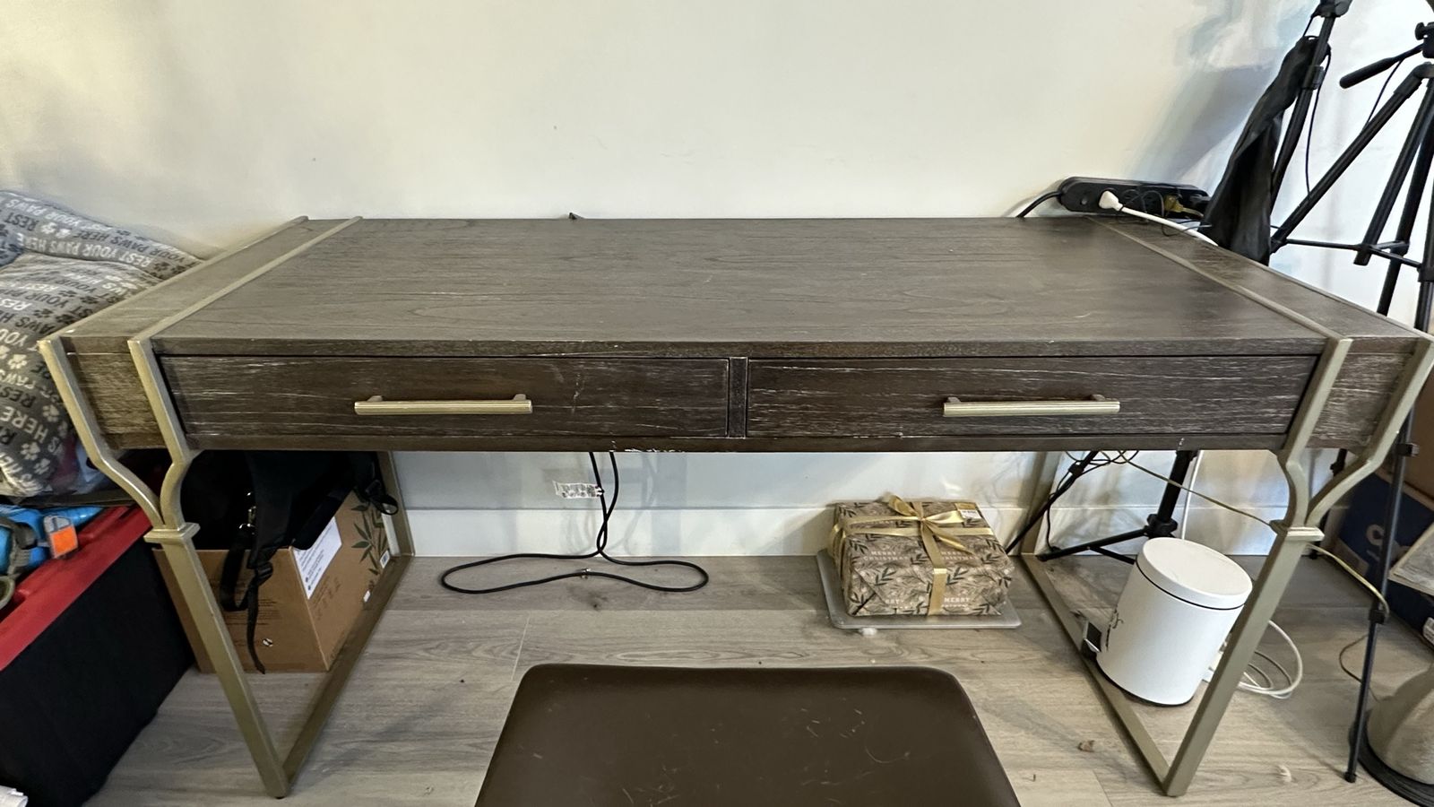 Beautiful Gabby Desk & Chair