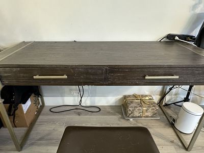 Beautiful Gabby Desk & Chair