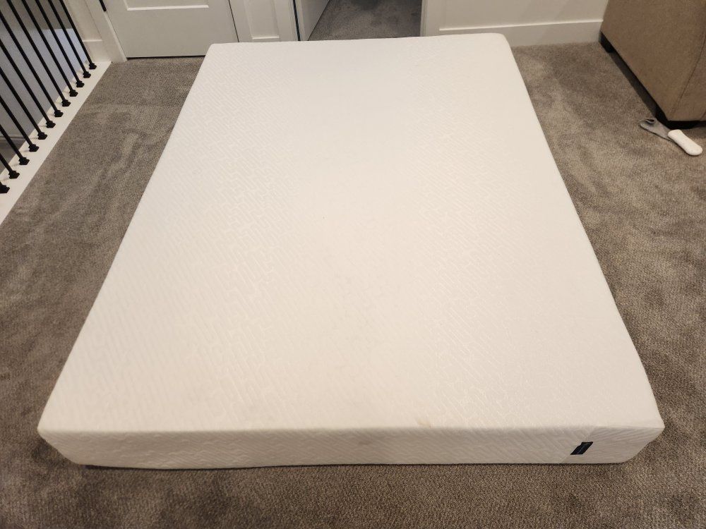 Serta Always Comfortable Queen Memory Foam Mattress - Excellent Condition