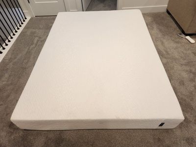 Serta Always Comfortable Queen Memory Foam Mattress - Excellent Condition