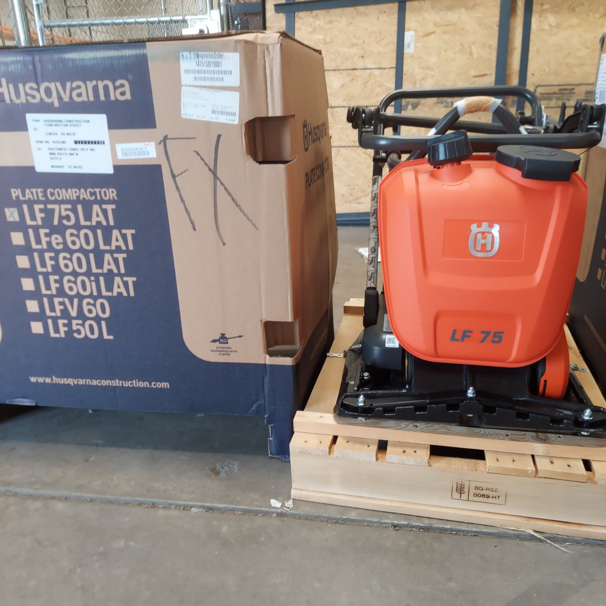 Husqvarna LF 75 LAT Plate Compactor (16.54in Plate Width)