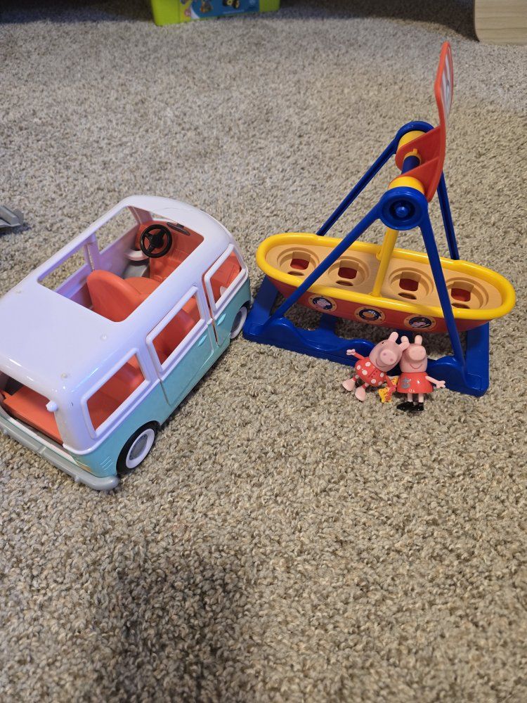 Peppa Pig Camper Van and Fairground Ride Playset with Figures