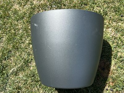 Metallic Gray Plastic Planter Pot - Durable & Lightweight Container for Indoor/Outdoor Plants