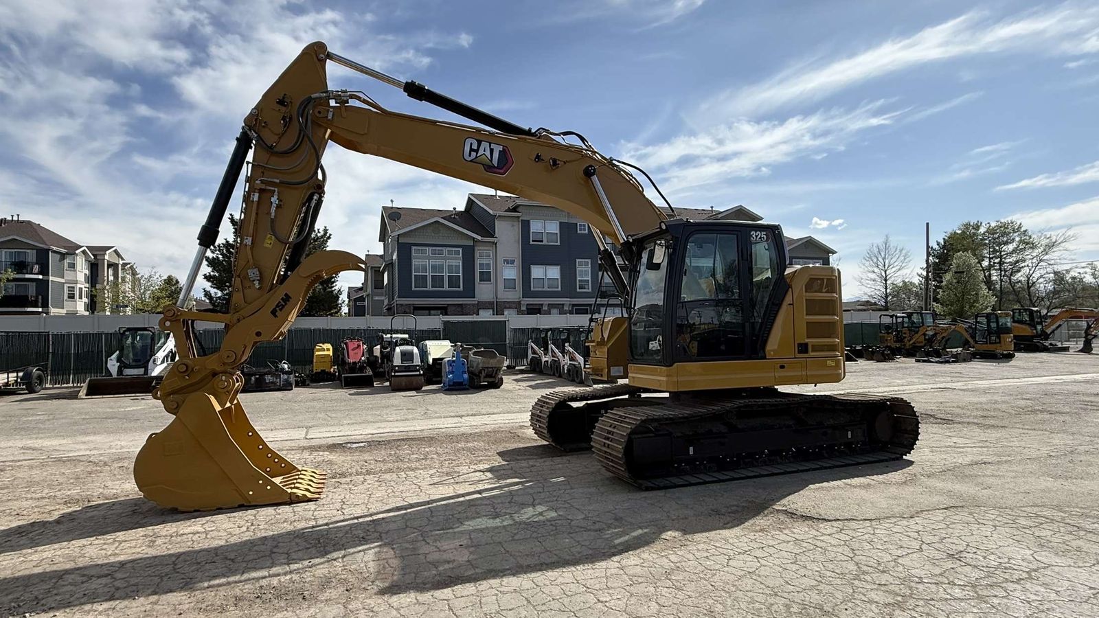 25 Ton Excavator Rental – Cat 325 / Hitachi 245 – Reduced Tail Swing
