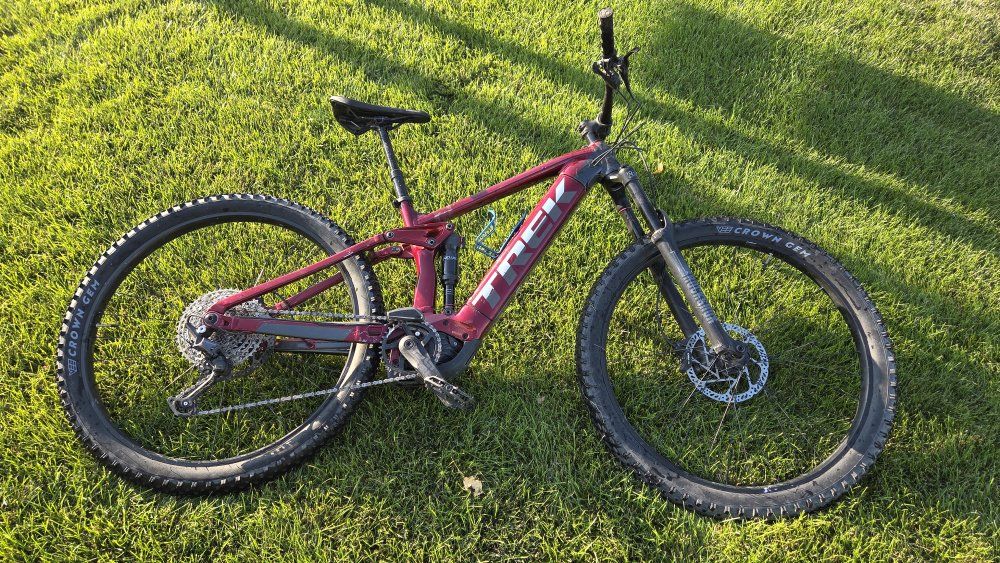 2022 Trek Rail 5 Full Suspension Electric Mountain Bike - Size M - Maroon