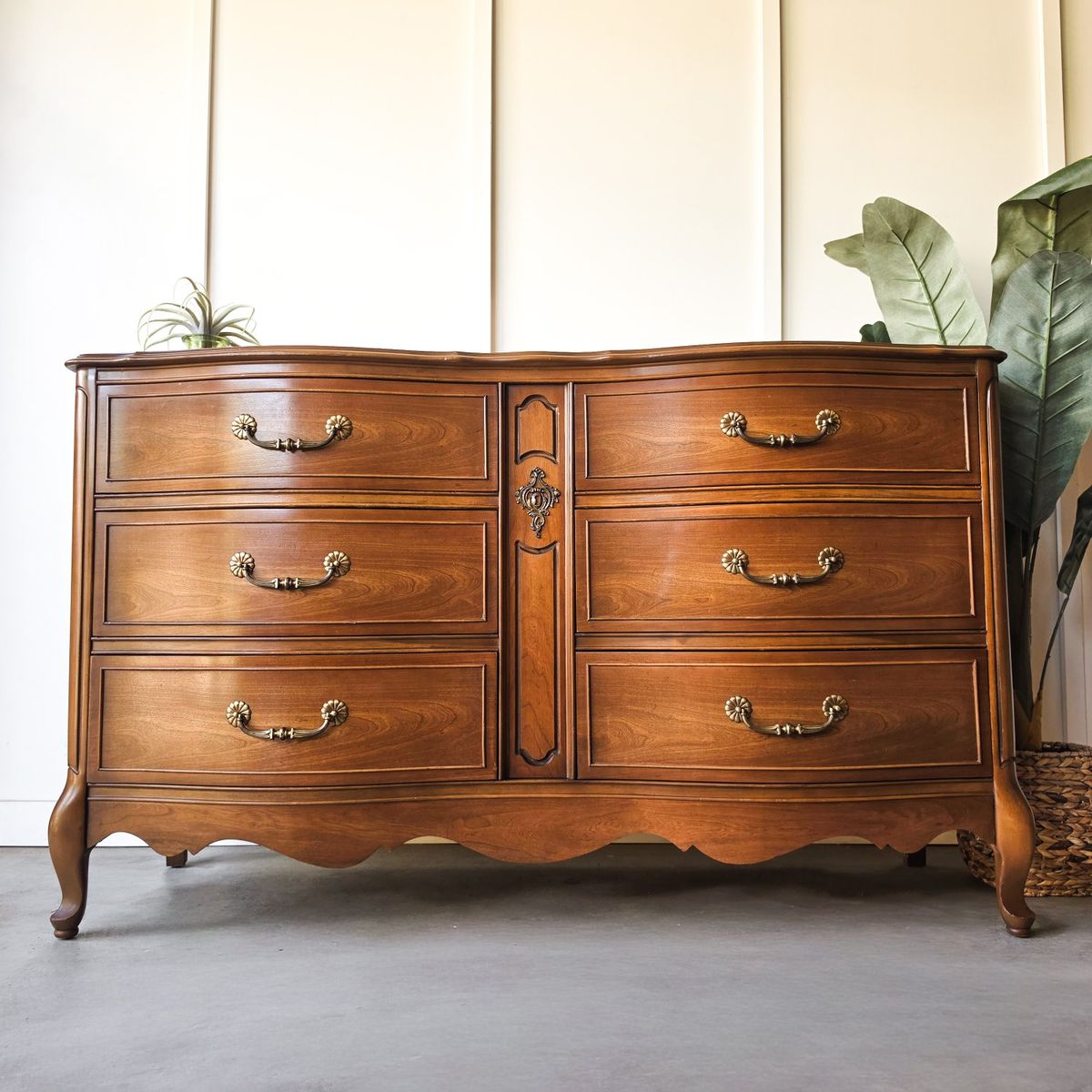 *FREE DELIVERY* Vintage Bassett Wood Dresser/Sideboard!