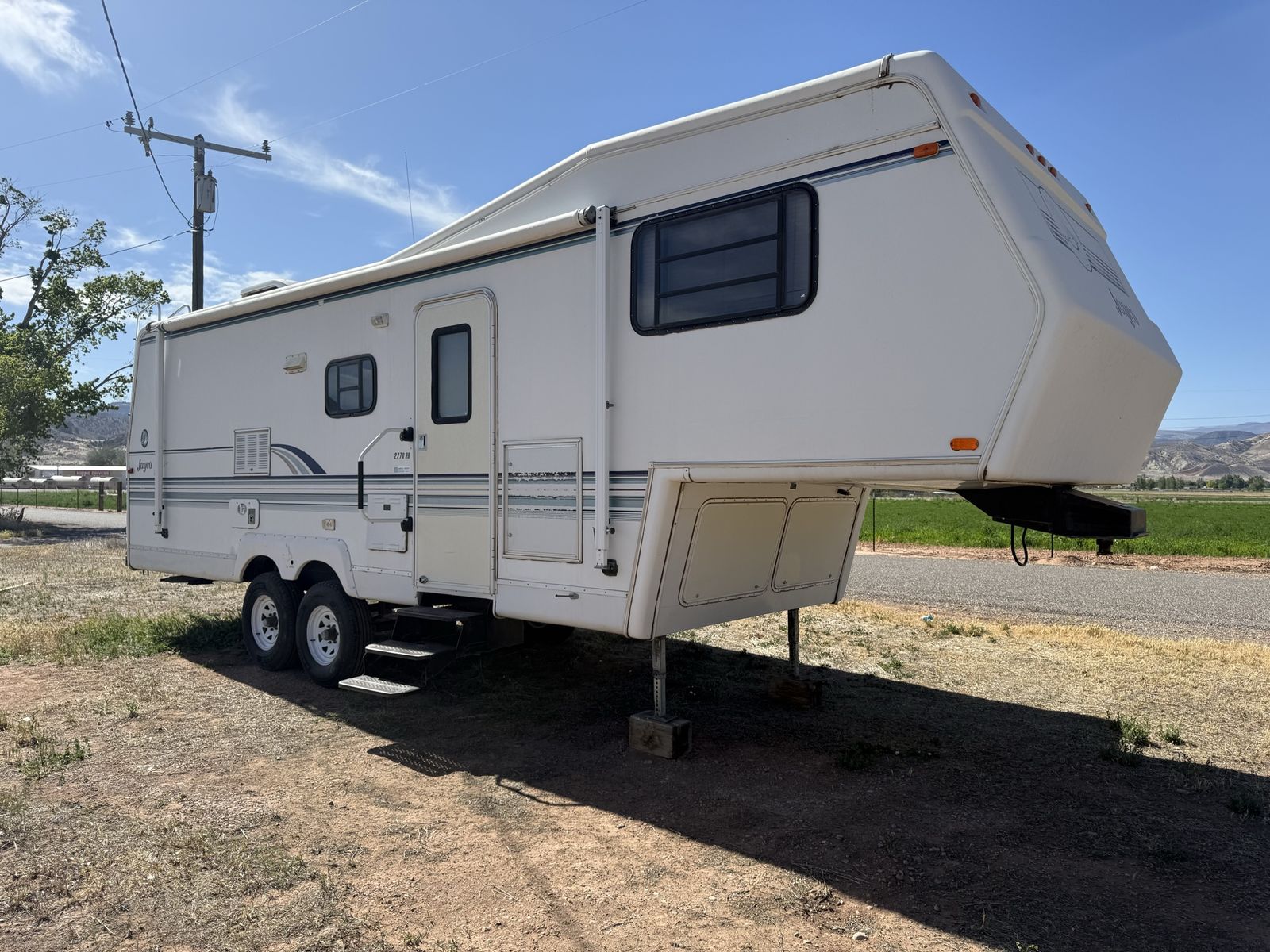 Jayco Designer 2730 Fifth Wheel RV Trailer - Spacious Interior & Well-Maintained