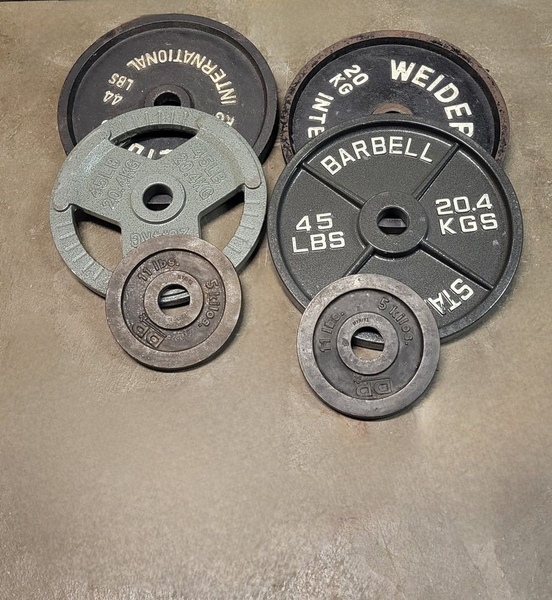 weights 200 pounds