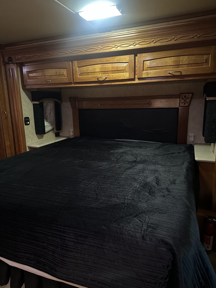 Main image 6