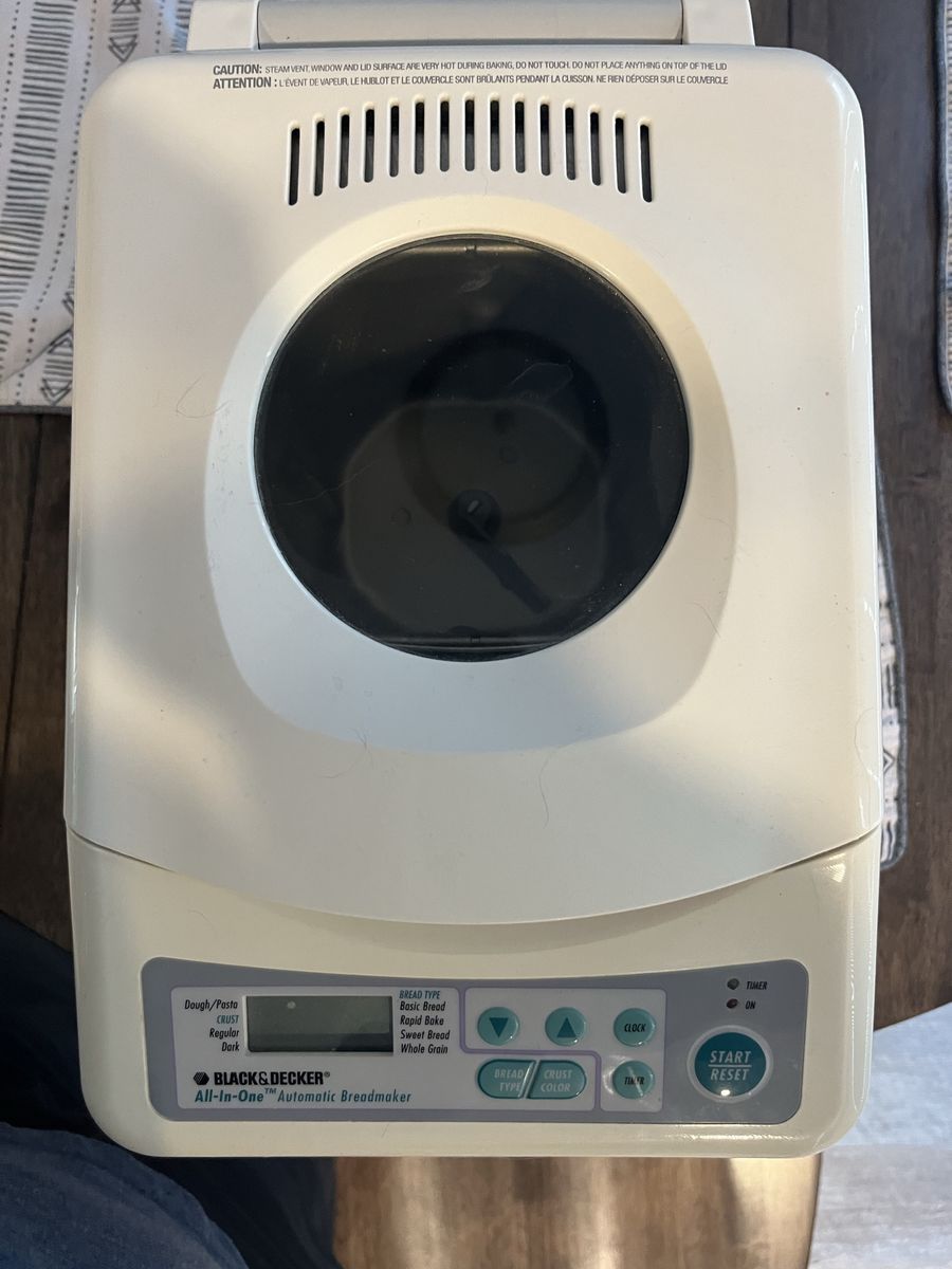 Black & Decker All-In-One Automatic Breadmaker White  like New Cond