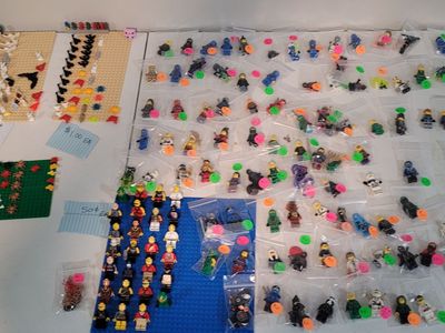 1800+ of Lego Minifigure All for $7995 or priced separately in the pictures