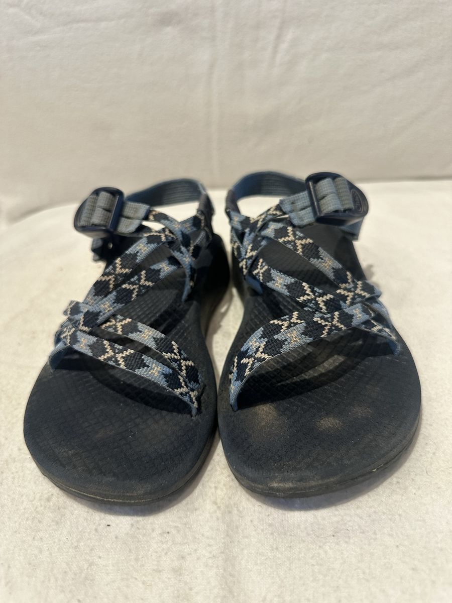 Chaco women’s size 5 blue print hiking sandals