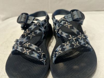 Chaco women’s size 5 blue print hiking sandals