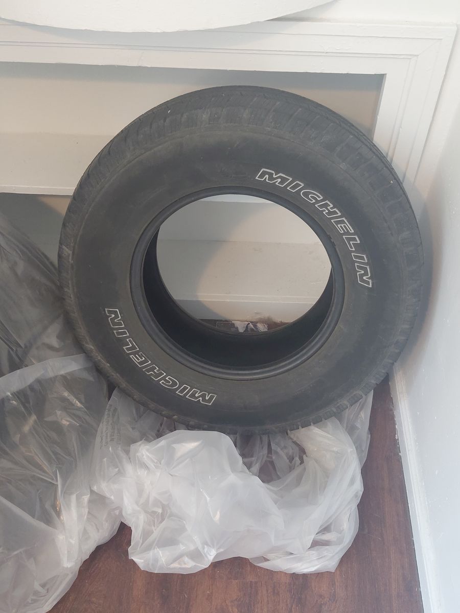 4 used tires P215/70R15