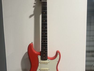 Fender American Vintage II 1961 Strat fiesta red - upgraded dealer select model