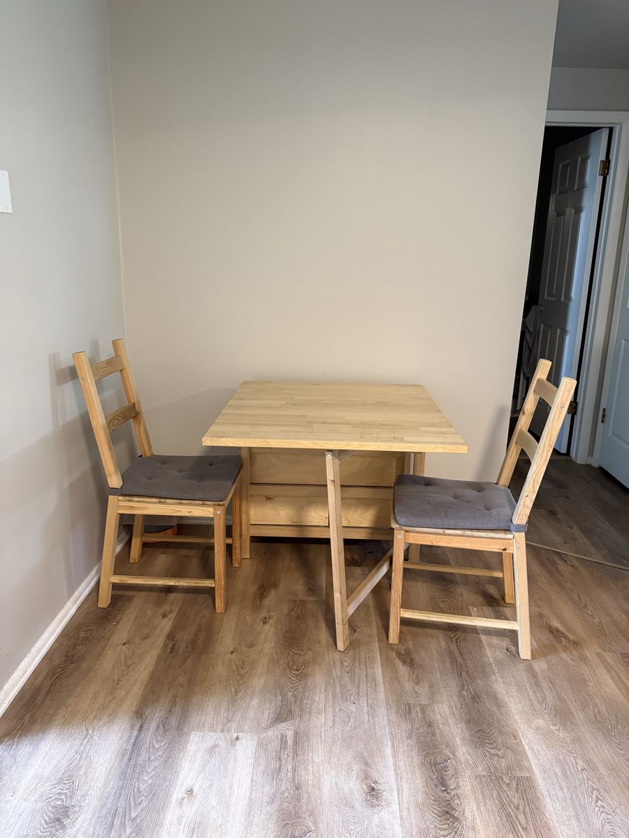 Solid Wood Extendable Dining Table 