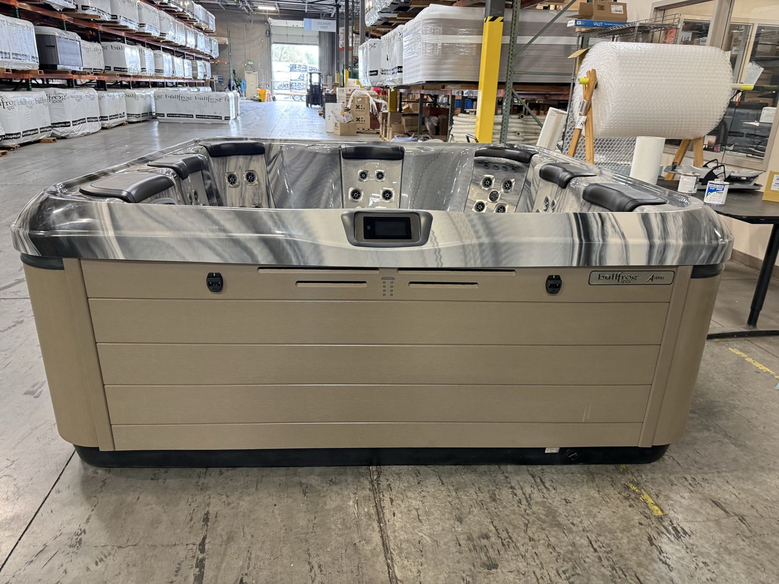 Bullfrog Spas A8L Hot Tub