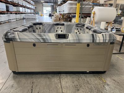 Bullfrog Spas A8L Hot Tub
