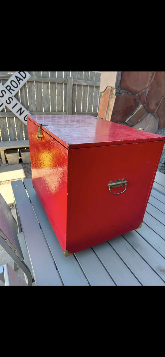 SOLID WOOD TOY BOX / COFFEE TABLE ON WHEELS