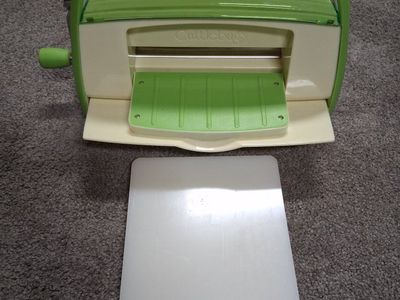 Clutter Bug Embossing Die Cutter Machine Like New!