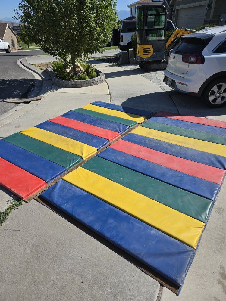 2-5' x 10' used tumbling mats