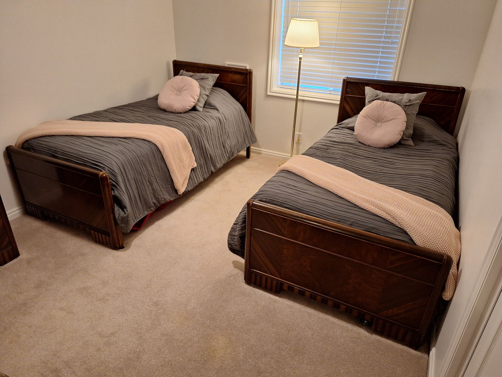 Bedding sets for 2 Twin Beds