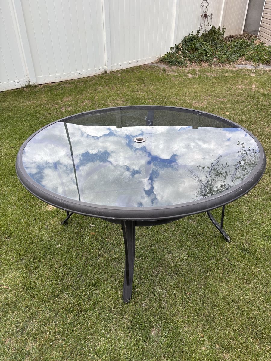 Nice 52” Round Patio Table
