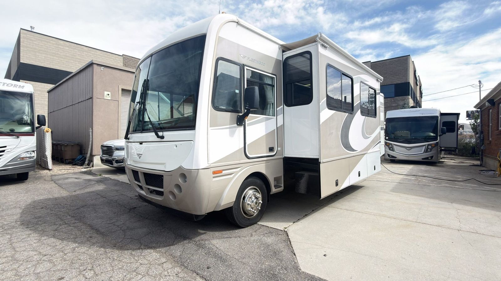 2006 Fleetwood Southwind 32VS with 2 Slides