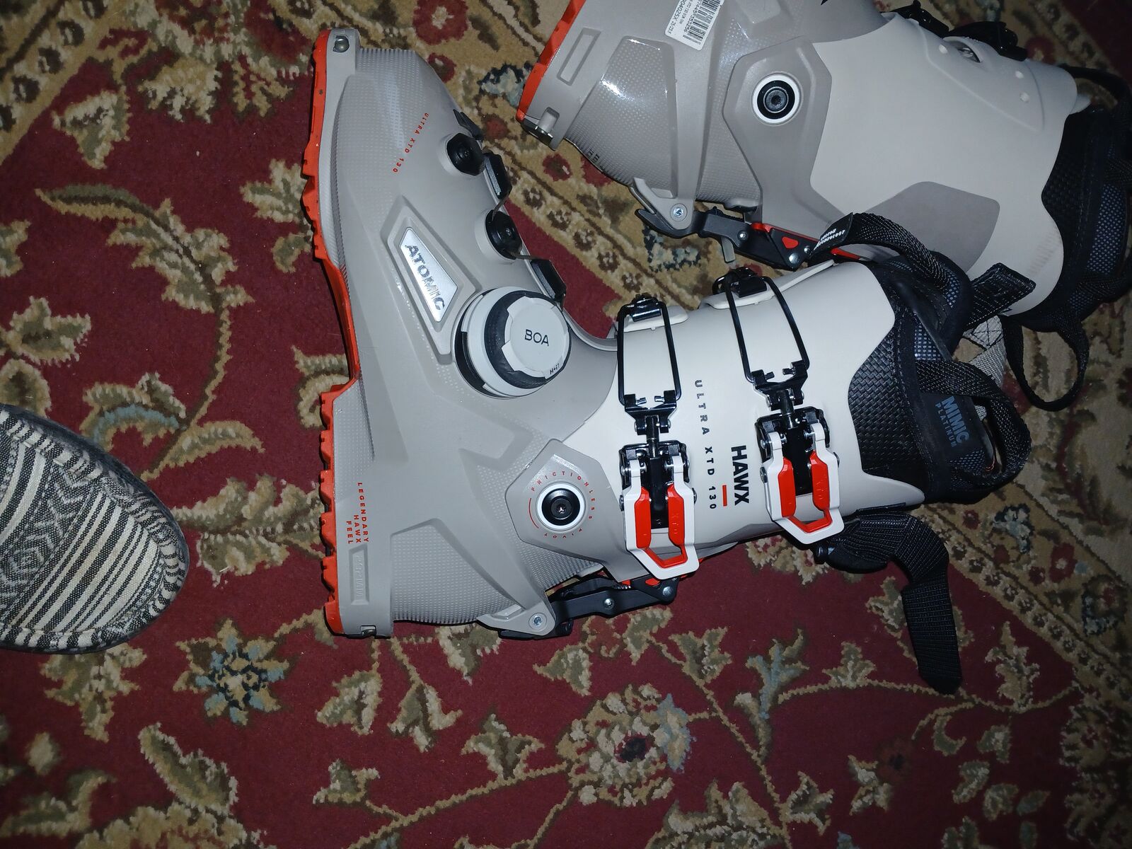 Atomic ski boots