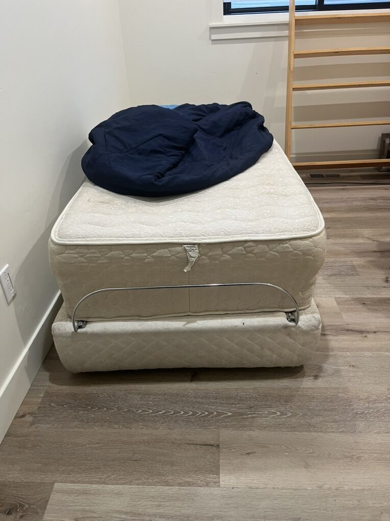 Twin bed With Bedding