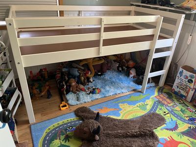 Twin Size Loft Bed, Solid Wood Loft Bed Frame with Wooden Slats, Modern Low Loft Bed White