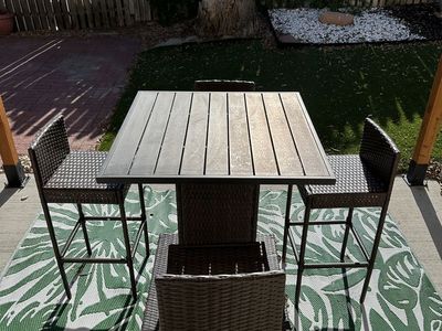 Outdoor Patio Bar Set - Wicker Base Table with 4 Matching Stools, Dark Brown