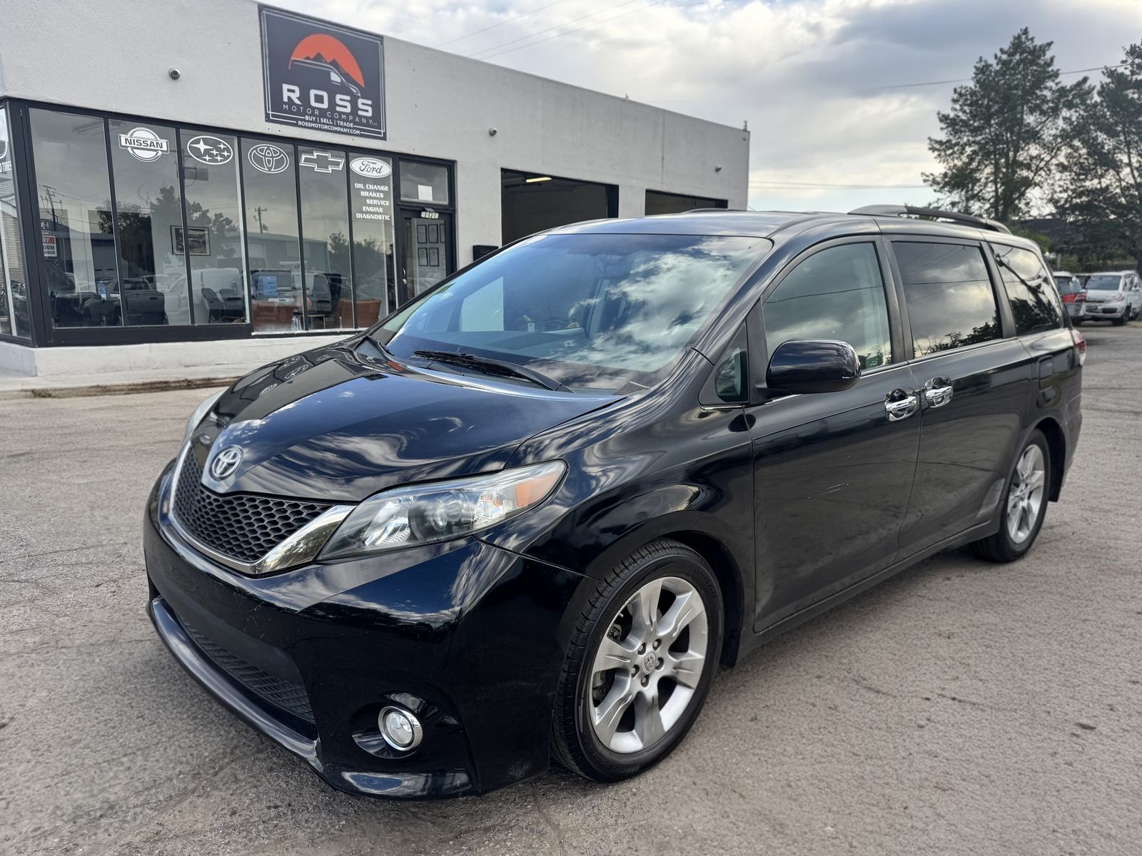 2013 Toyota Sienna SE 8-Passenger