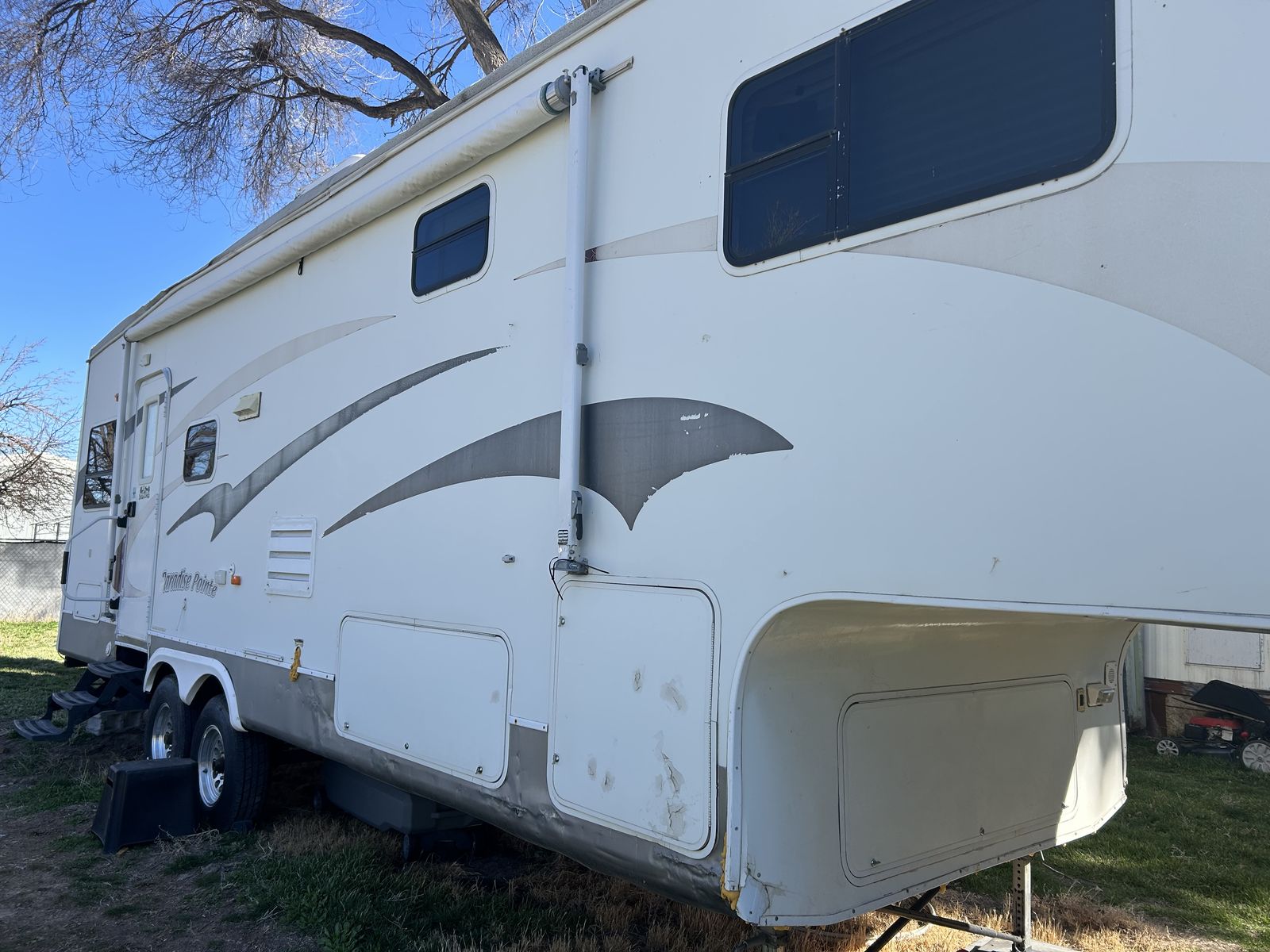 Rv fifth wheel paradise point 33 ft