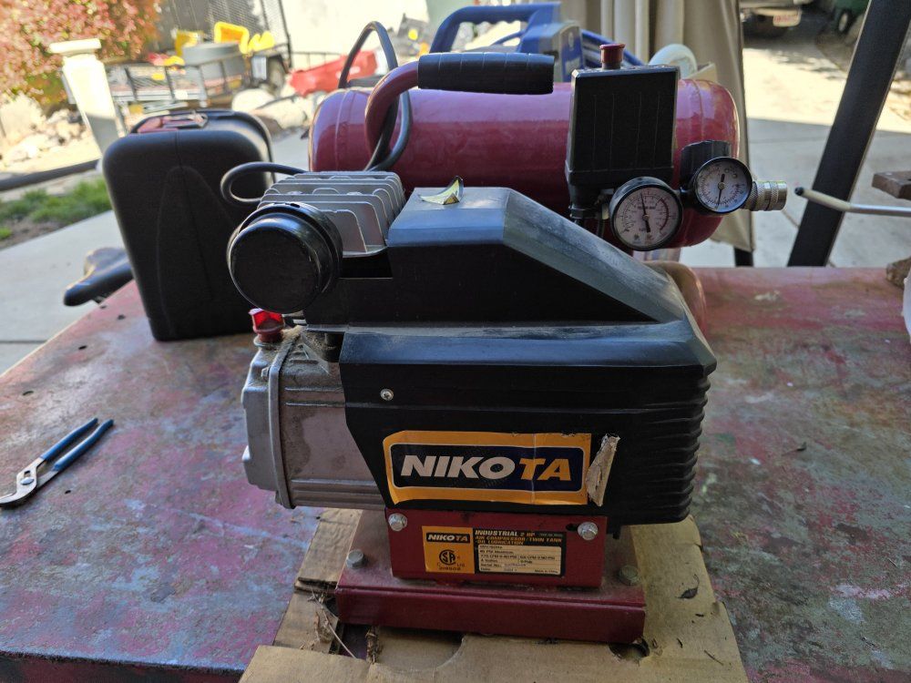 clean 2 hp air compressor
