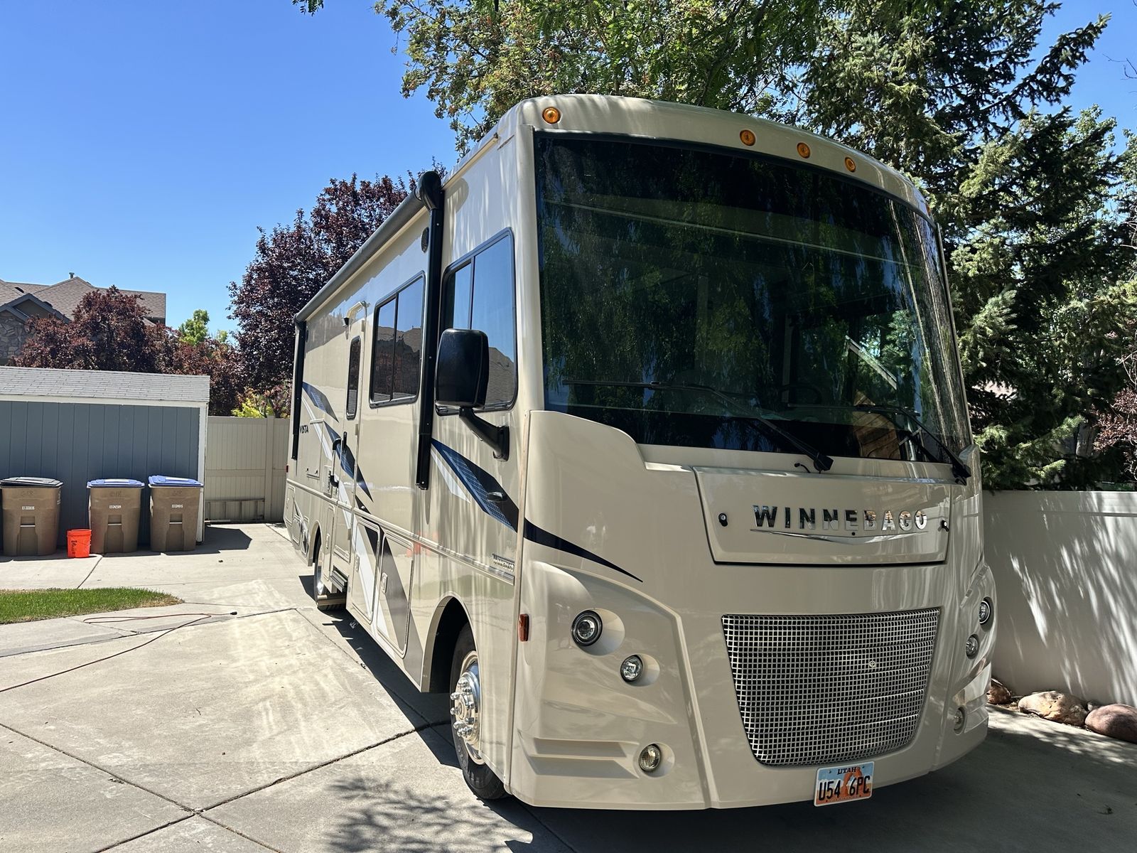 2022 Winnebago Vista 27P – Class A, Only 5,830 Miles, One Owner