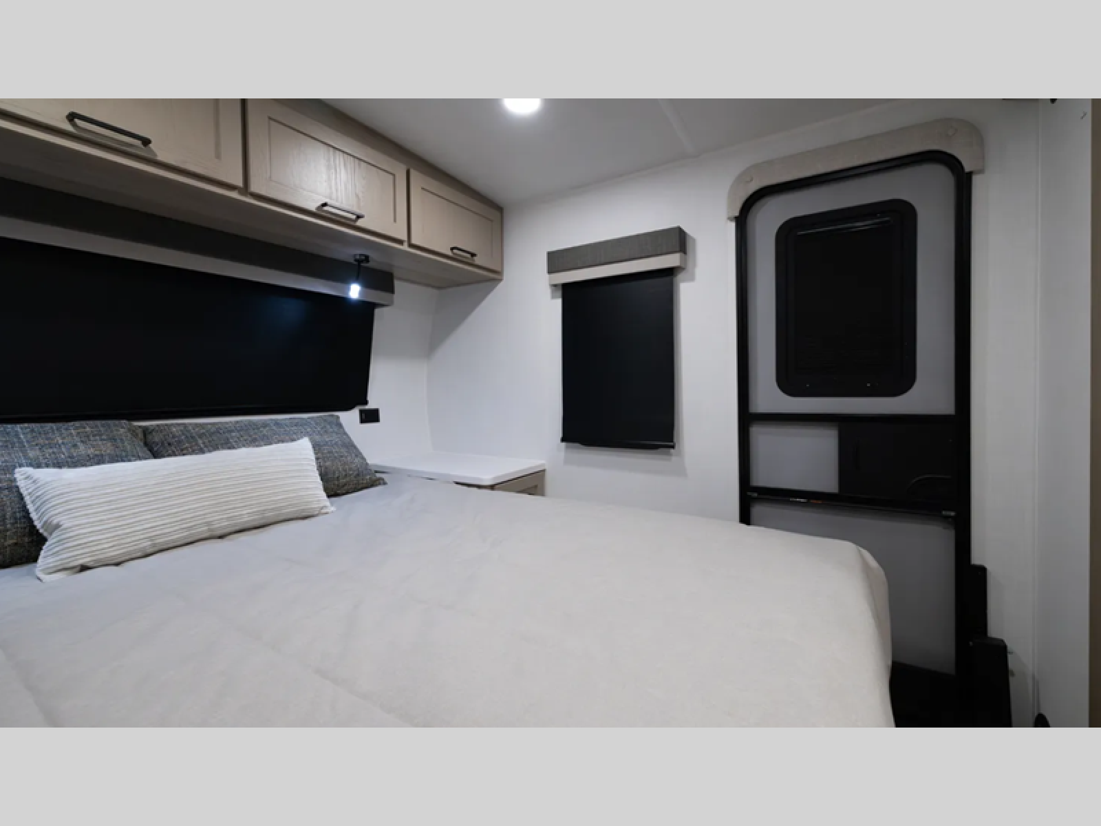 Main image 6