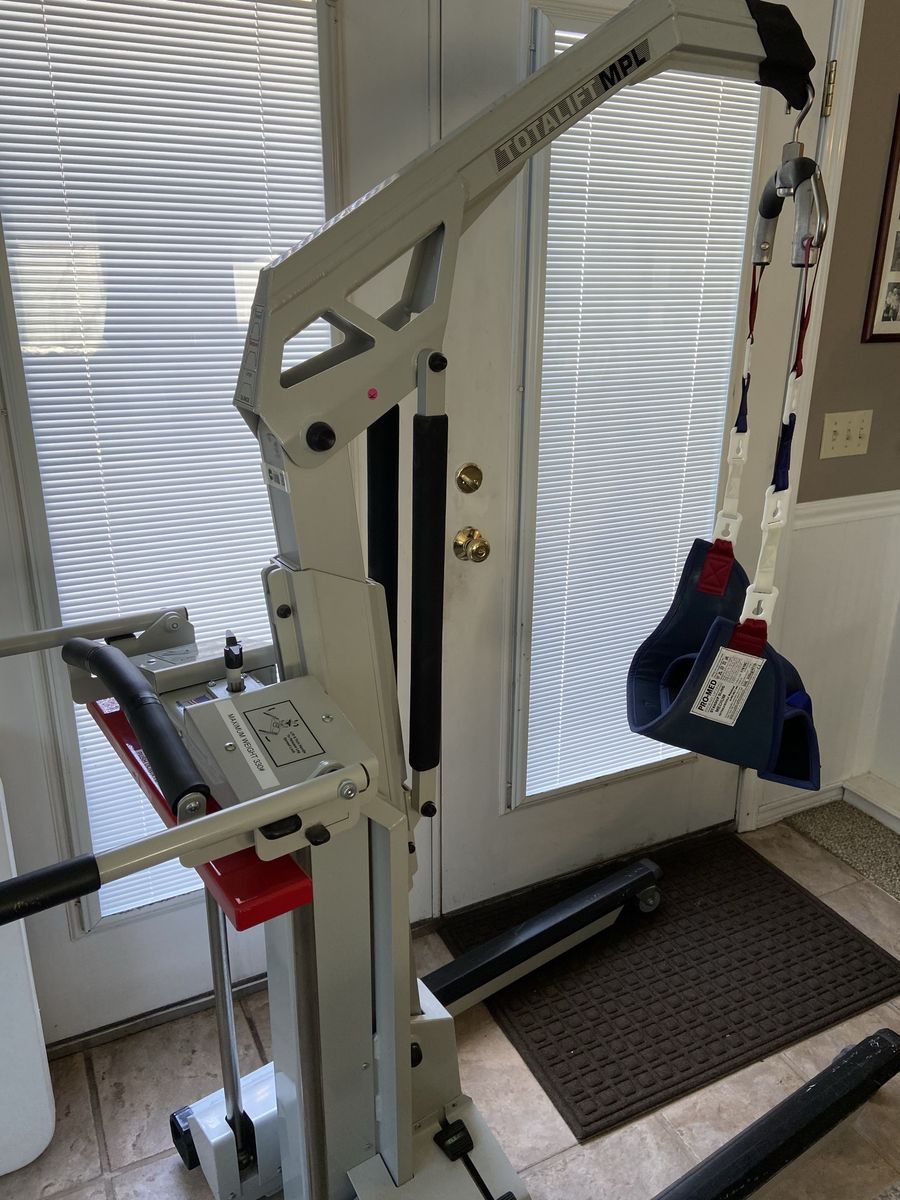 Hydraulic Patient Lift w/ Straps (Couple of positions for laying or sitting patient)