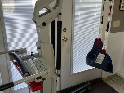 Hydraulic Patient Lift w/ Straps (Couple of positions for laying or sitting patient)