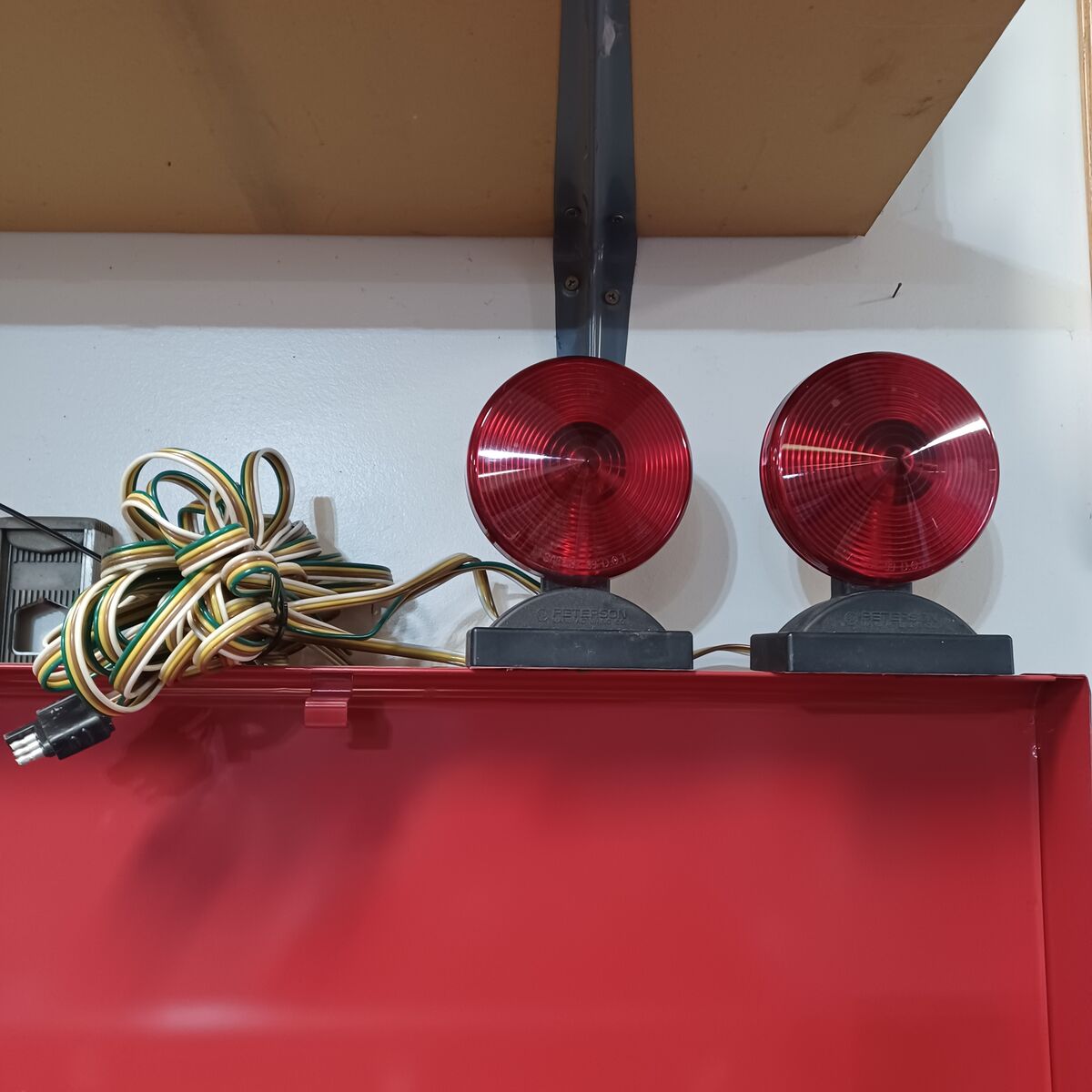 Magnetic tow / trailer lights