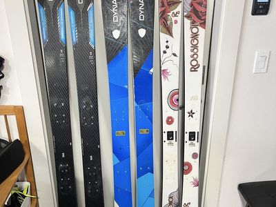 Set Of 3 Skis (186, 178 And 172)
