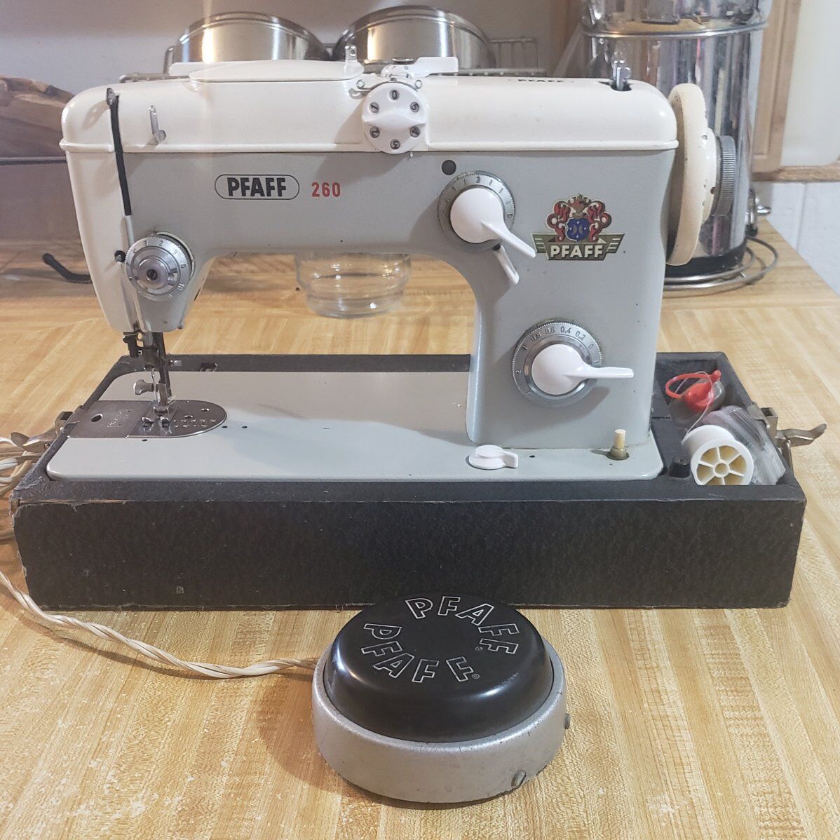 VINTAGE FPAFF 260 SEWING MACHINE made in GERMANY ?