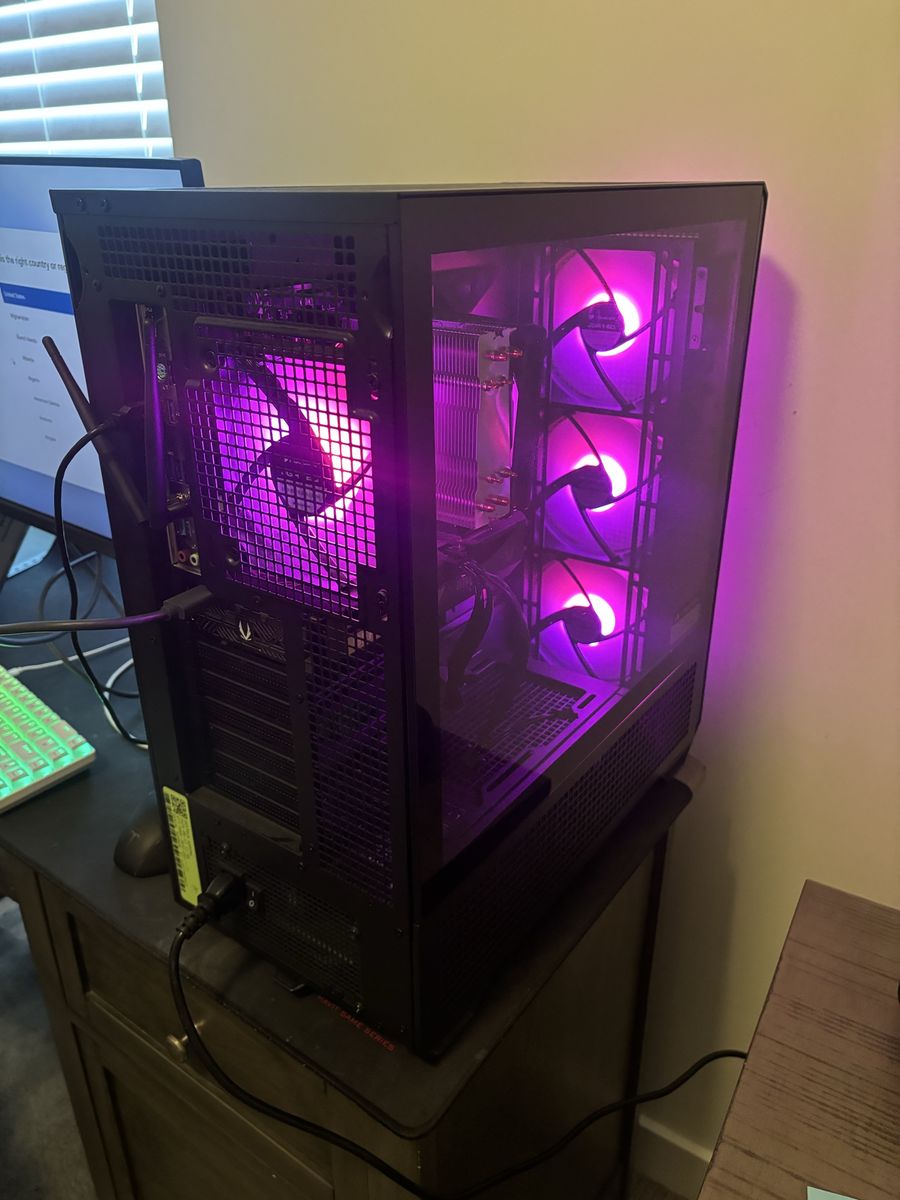 Gaming PC Ryzen 7 5700 + RTX 5060 + 32GB RAM + 1TB SSD |