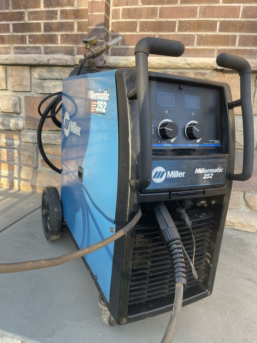 Millermatic 252 MiG welder comes with a cylinder