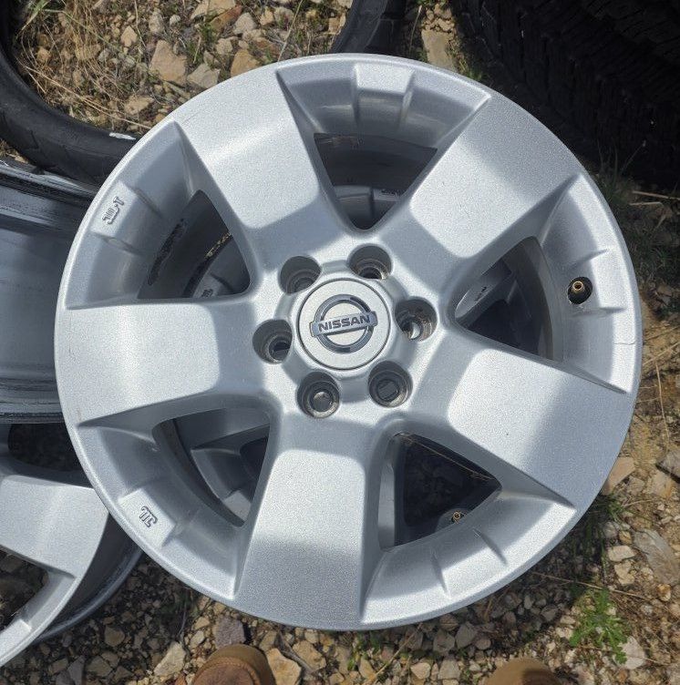 set of 4 Nissan rims truck/suv/car