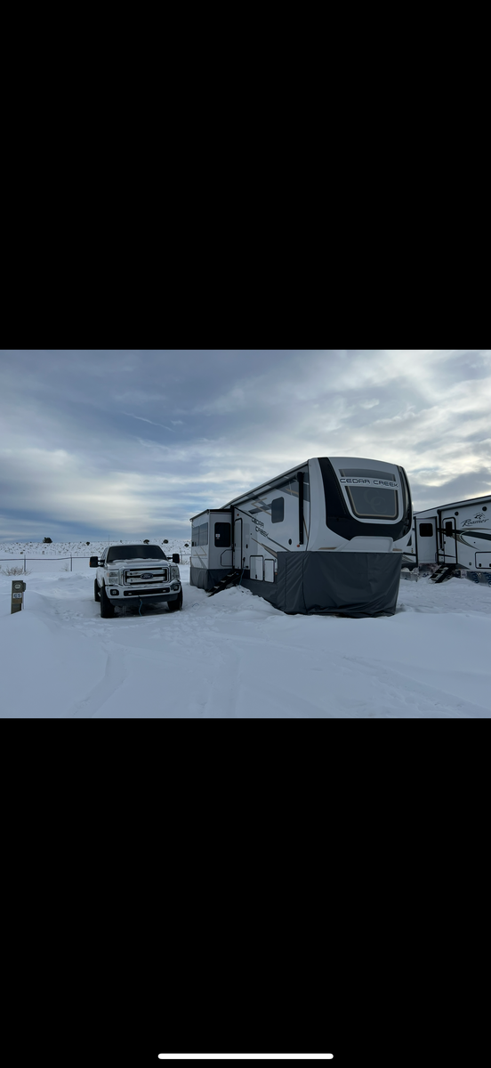 2022 Forest River cedar creek 37 ft fifth wheel
