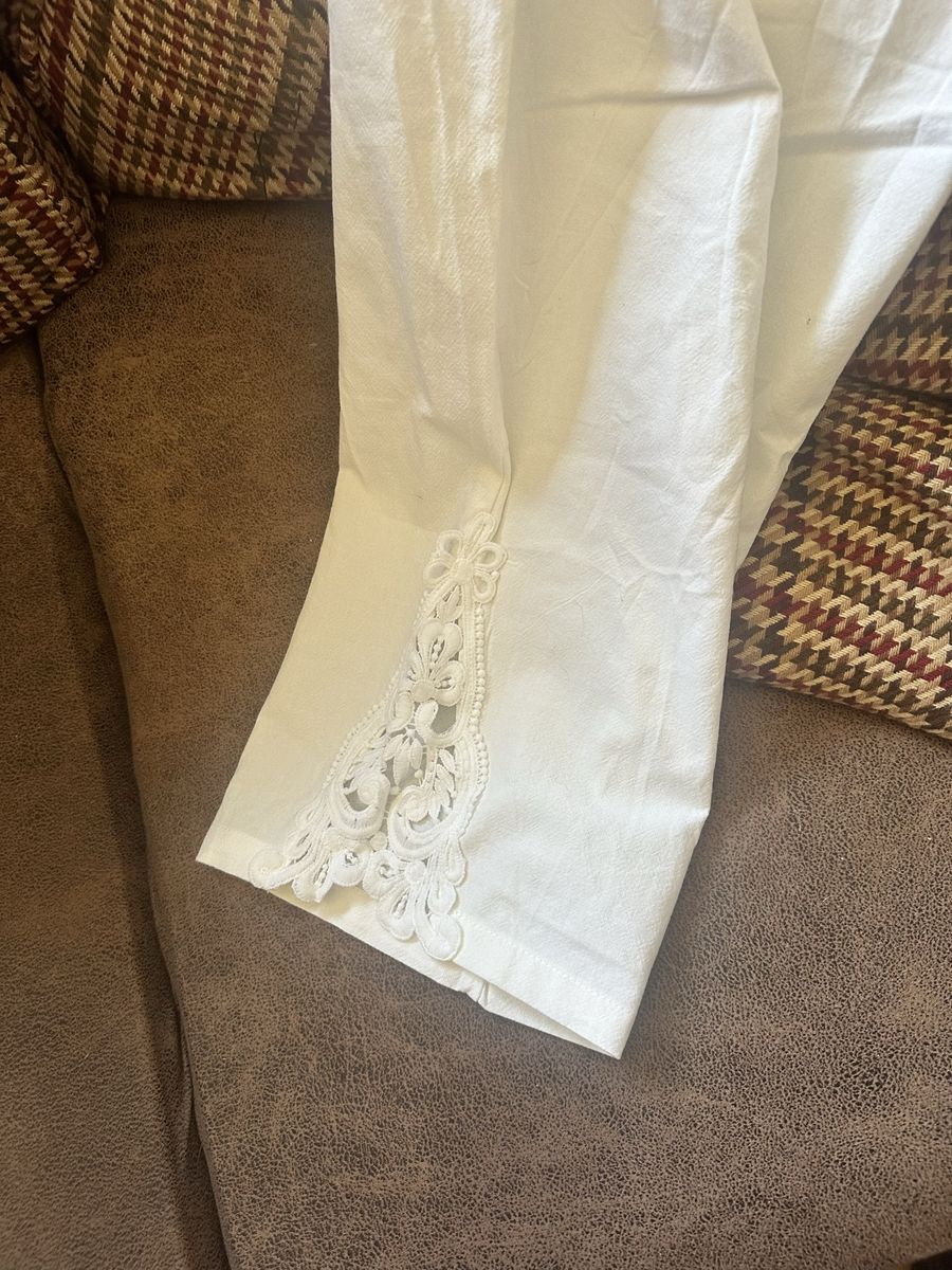 Women's White capri Pants with Lace Trim and Elastic Waist - Size XL
