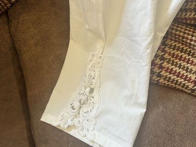 Women's White capri Pants with Lace Trim and Elastic Waist - Size XL
